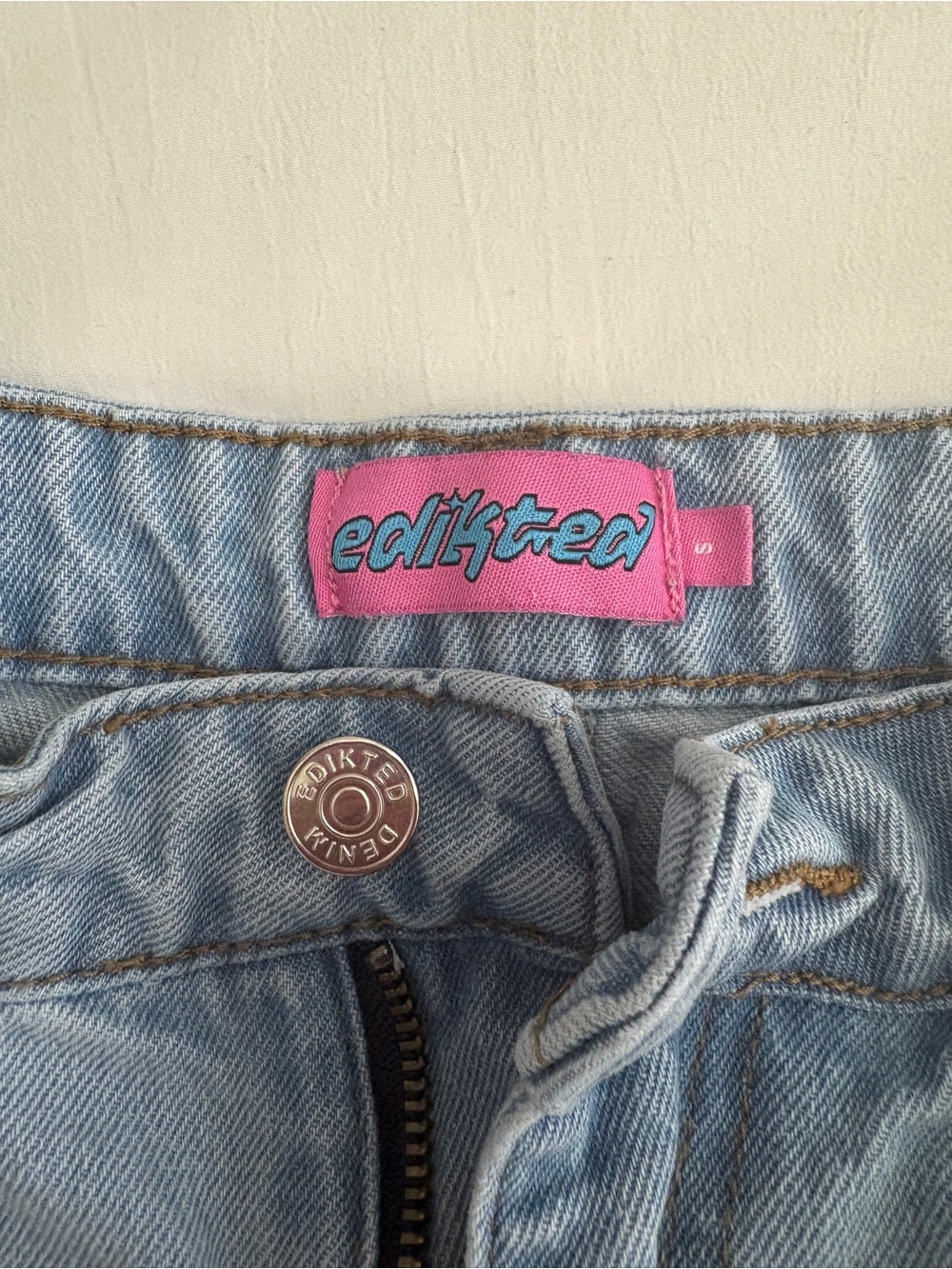 Edikted Low Rise Baggy Light Blue Jeans Size Small - Picture 6 of 6